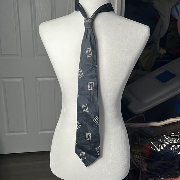 Giorgio Armani Men’s  Black Silk Tie With Square Print - Picture 2 of 7